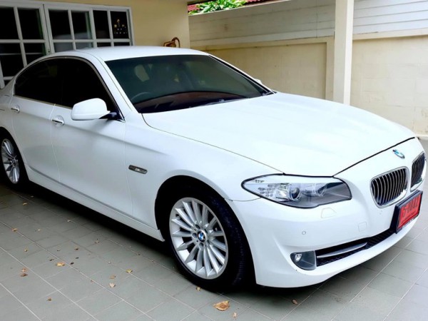 BMW 5 Series Gen6 F10 528i ปี 2015 สีขาว