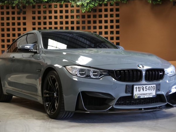 2016 BMW M4 สีขาว