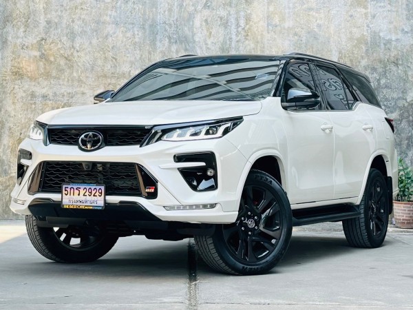 2021 Toyota Fortuner สีขาว