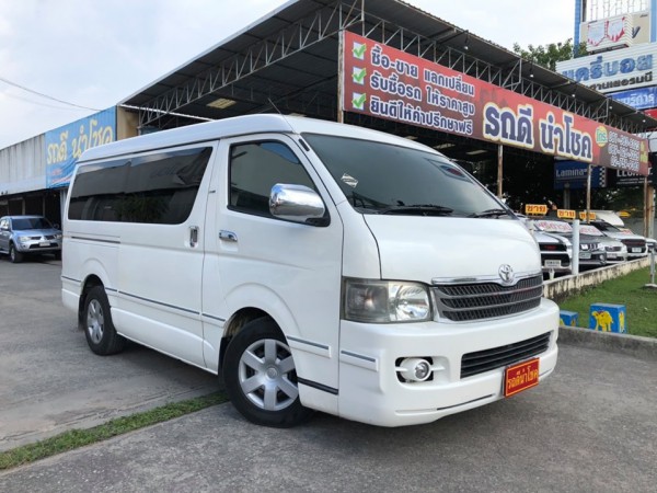 Toyota Ventury ปี 2010 สีขาว