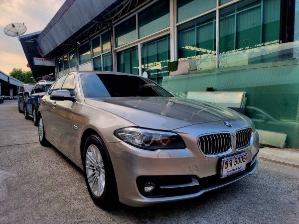 2013 BMW 520D LCI สีทอง