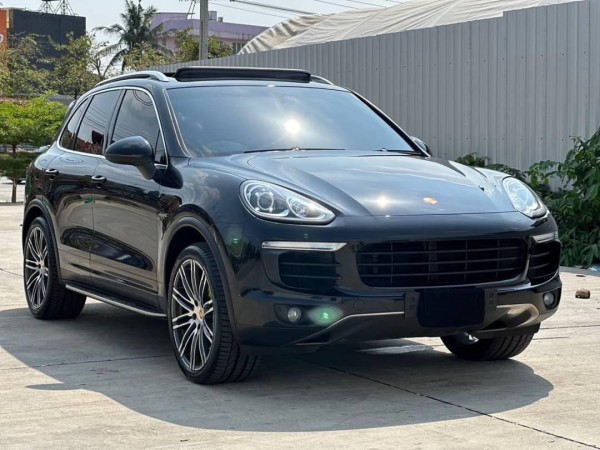 2015 Porsche Cayenne S E-Hybrid สีดำ