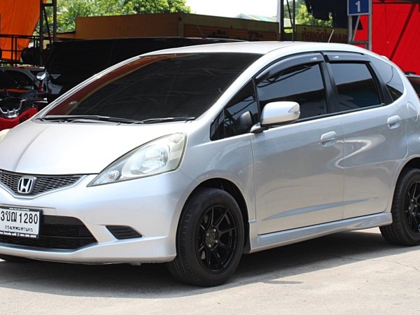 2010 Honda Jazz GE 1.5 SV i-VTEC AT สีบรอนซ์เงิน เกียร์ออโต้ แพ๊ดเดิ้ลชิฟ ฟรีดาวน์ ออกรถใช้เงิน0บาท