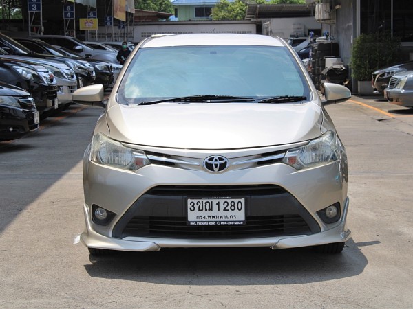 ปฎิเสธไม่ได้เลยว่ารถติดตั้งแก๊สนั้นประหยัดเงินจริง 2013 TOYOTA VIOS 1.5 E AUTO สีน้ำตาล มือแรกออกป้ายแดง ในเล่มลำดับที่1