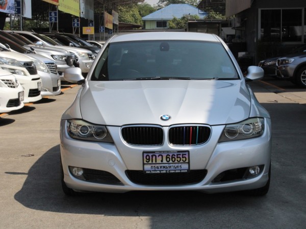 2010 BMW 320d 2.0 E90 SE Sedan AT สีเงิน เกียร์ออโต้ เครื่องดีเซล บอดี้สวย ไม่มีอุบัติเหตุ จัดได้ท่วม