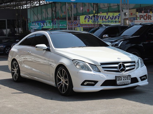 2010 Mercedes-Benz E250 BlueEFFICIENCY AMG 1.8 W207 Avantgarde Coupe AT สีขาว สีเดิมๆ สวยมากไม่มีอุบัติเหตุ รถศูนย์ Benz Thailand