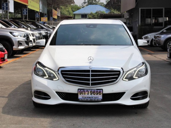 2013 Mercedes-Benz E300 2.1 Executive Diesel Blue TEC HYBRID สีขาว เครื่องดีเซล+มอเตอร์ไฟฟ้า ประหยัดสุด 18/L รถศูนย์ benz thailand