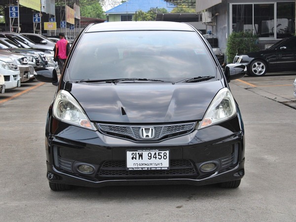 2012 Honda Jazz GE 1.5 JP Hatchback AT สีดำเกียร์ออโต้ ตัว JAPAN สวยมากไม่มีชน