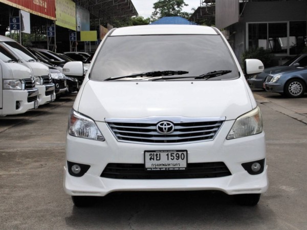 2012 Toyota Innova 2.0 V AT สีขาว เกียร์ออโต้ รถ7ที่นั่ง รุ่นท๊อป จัดได้ท่วม ไม่ติดแก๊ส