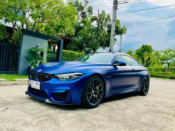 2018 BMW M4 สีน้ำเงิน