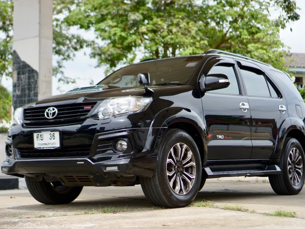 2014 Toyota Fortuner สีดำ
