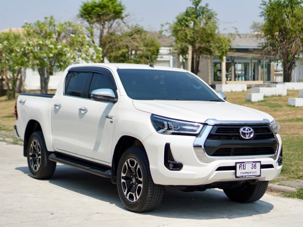 2020 Toyota Revo D-cab 2.8 a/t 4wd สีขาว