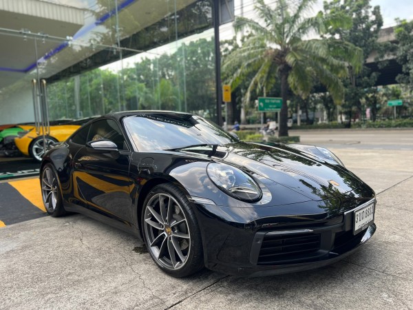 2021 Porsche Carrera 992 สีดำ