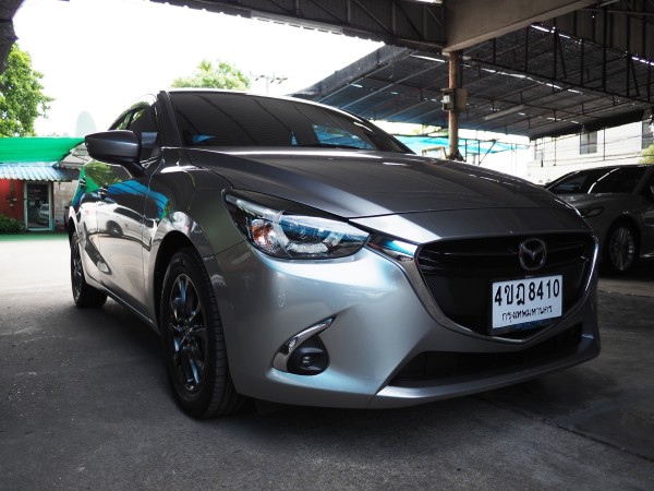 2018 Mazda 2 Sedan (4 ประตู) สีเทา