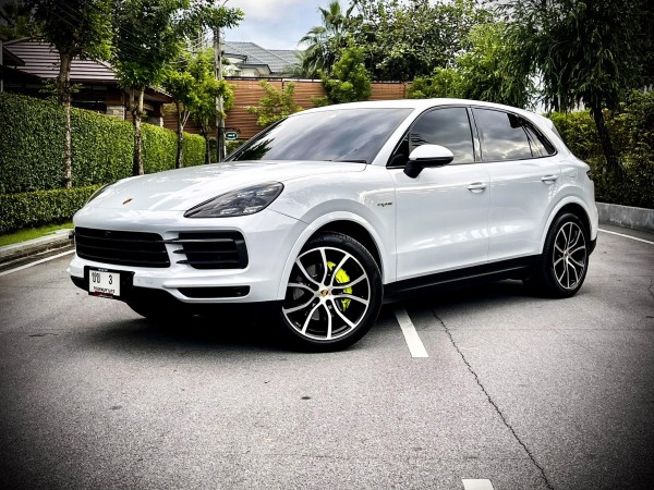 Porsche Cayenne Plug in E-Hybrid 3.0 V6 สวยสนั่น สะท้านโลกาคันนี้ สีขาวสะอาด สะอ้าน