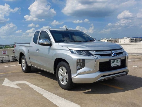 2019 Mitsubishi Triton Mega cab สีเงิน