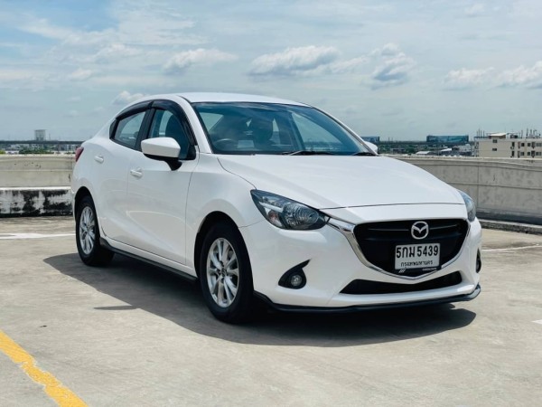 2016 Mazda 2 Sedan (4 ประตู) สีขาว