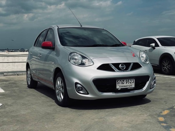 2013 Nissan March สีเงิน