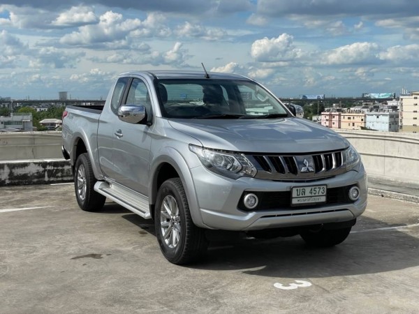 2018 Mitsubishi Triton Mega cab สีเงิน