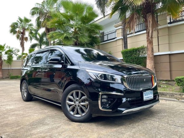 2020 Kia Grand Carnival สีดำ