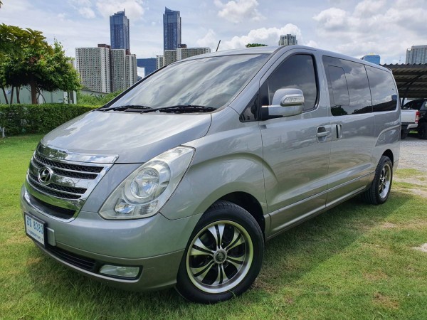 Hyundai H1 2.5 Deluxe รุ่นปี 2010 จด 2011 สีเทา รถมือ1