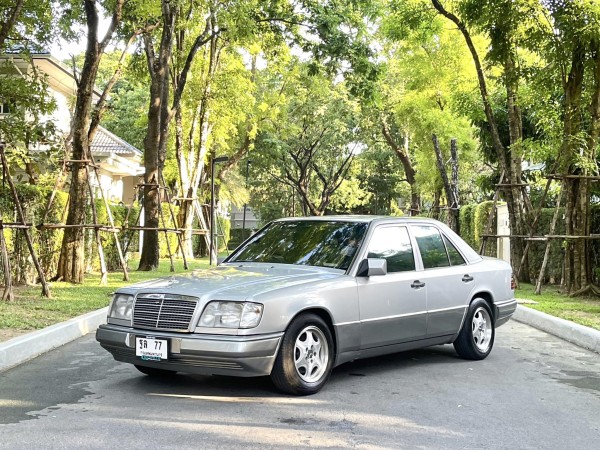 Mercedes Benz E220 รถบ้านพร้อมใช้ ขายตัดใจ