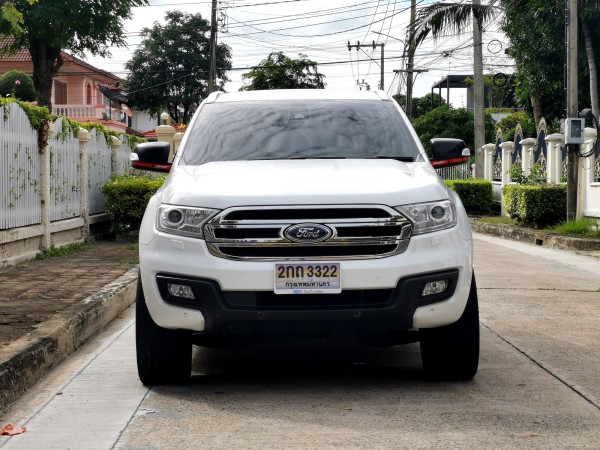 2016 Ford Everest สีขาว