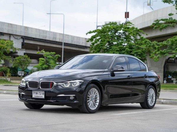 2019 BMW 320d Iconic สีดำ