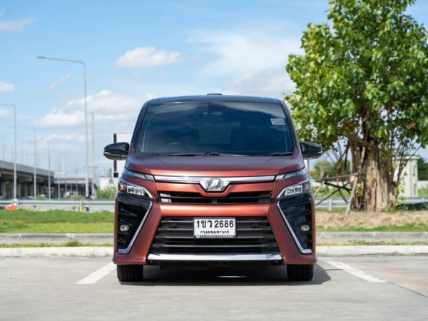 2021 Toyota Voxy สีส้ม