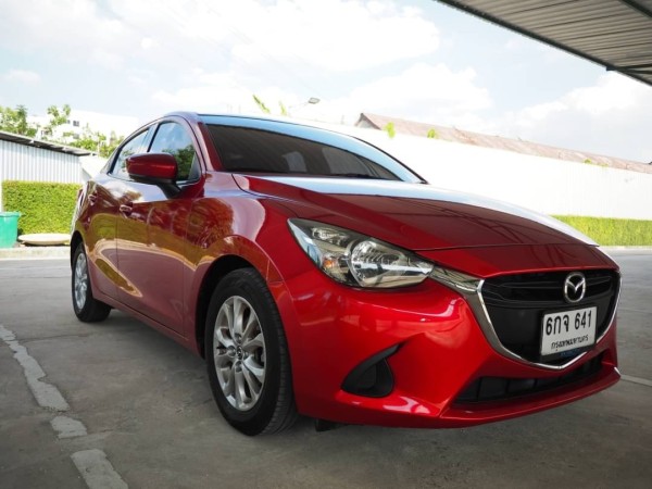 2017 Mazda 2 Sedan (4 ประตู) สีแดง