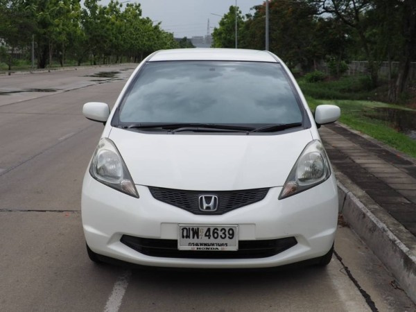 2009 Honda Jazz GE สีขาว