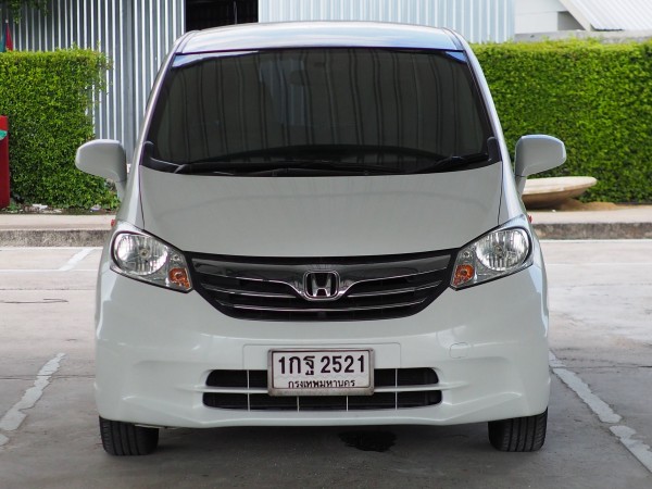 2013 Honda Freed สีขาว