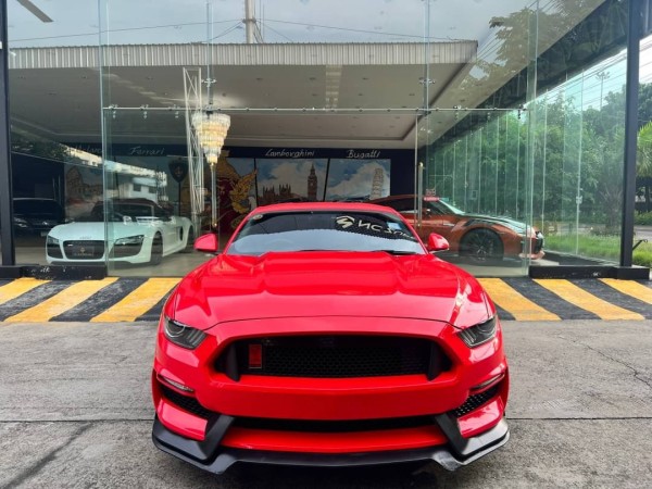 2017 Ford Mustang สีแดง