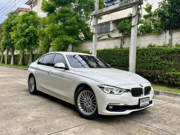 2017 BMW 320D F30 LCI เ สีขาว