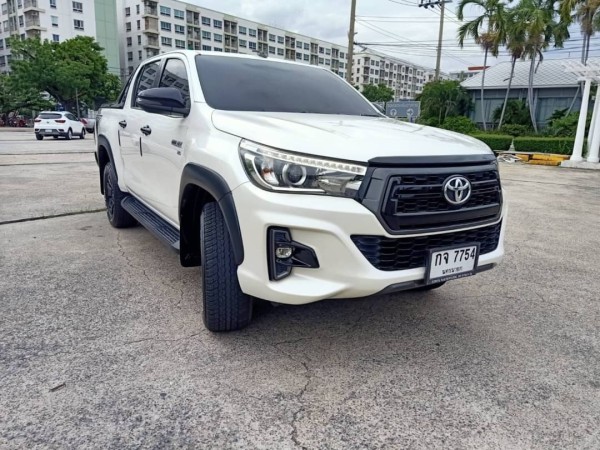 2019 Toyota revo rocco 2.8 สีขาว