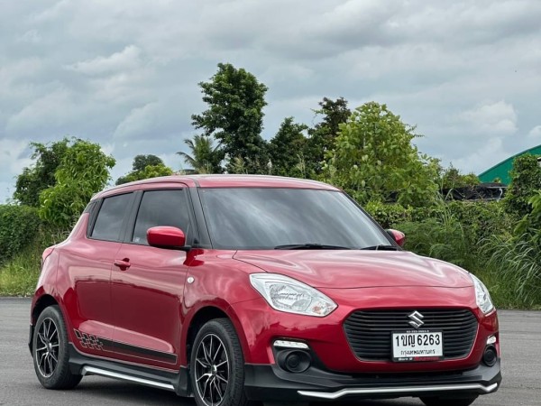 2020 Suzuki Swift สีแดง