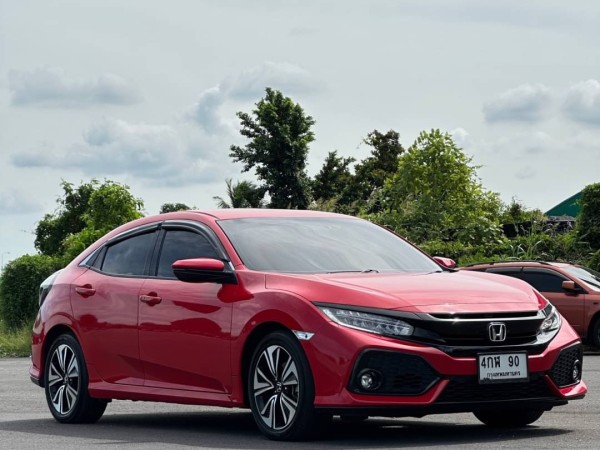 2016 Honda Civic Hatchback สีแดง