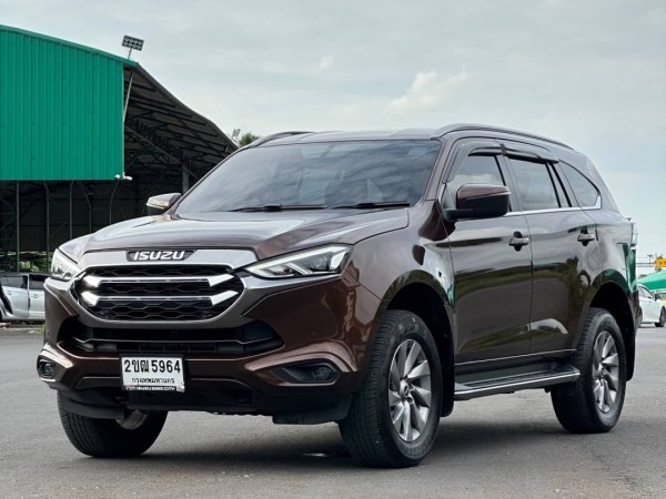 2022 Isuzu MUX Wagon สีน้ำตาล