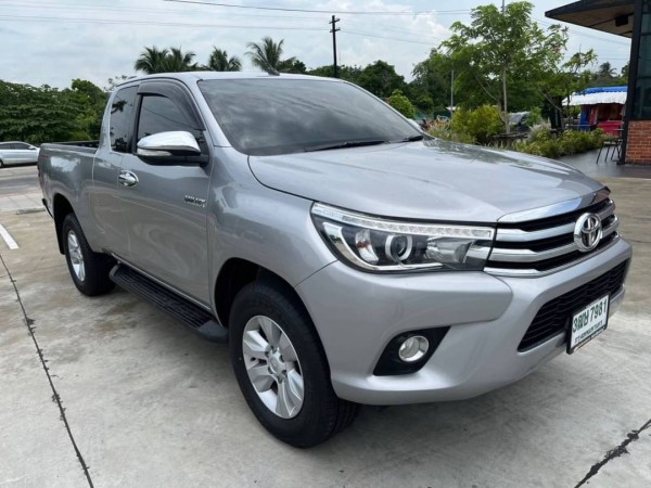 2017 Toyota Pre-runner 2.4E สีเงิน