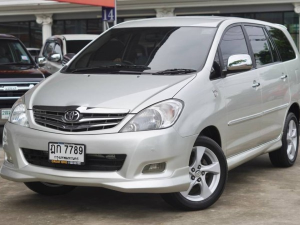 2010 Toyota Innova 2.0 Top สีขาว