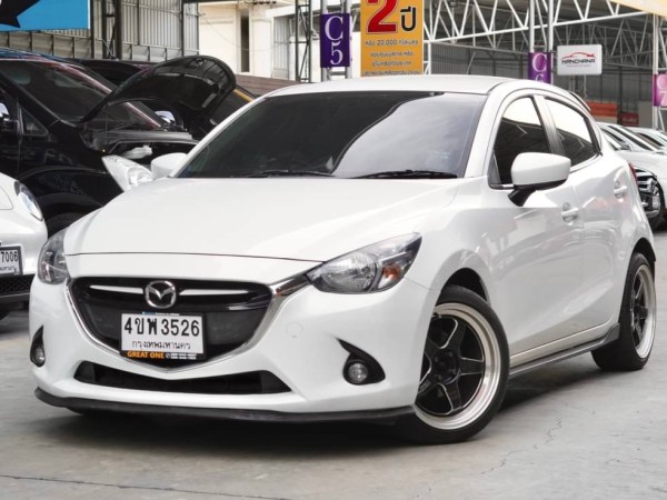 2015 Mazda 2 Hatchback (5 ประตู) สีขาว
