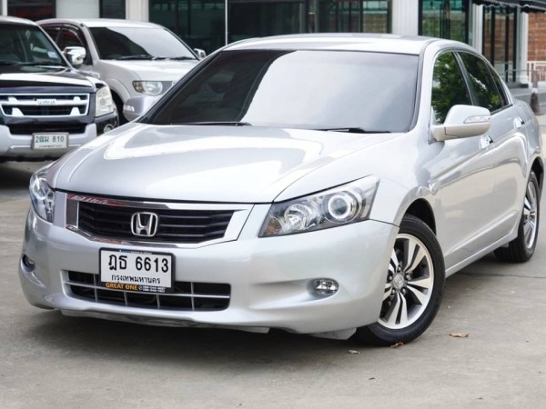 2010 Honda Accord Gen 8 สีเงิน