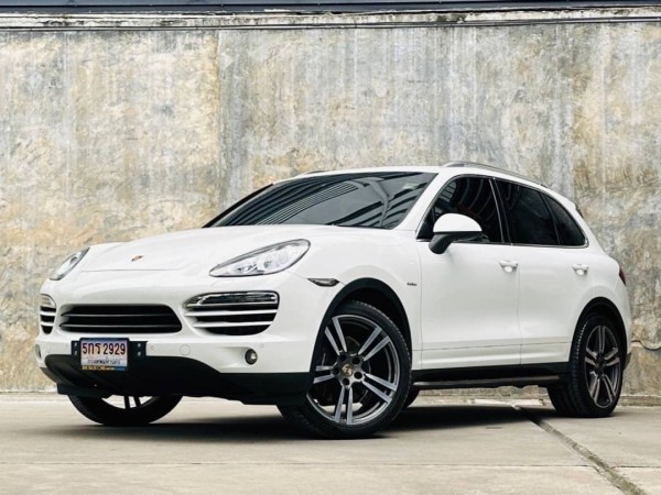 2013 Porsche Cayenne สีขาว