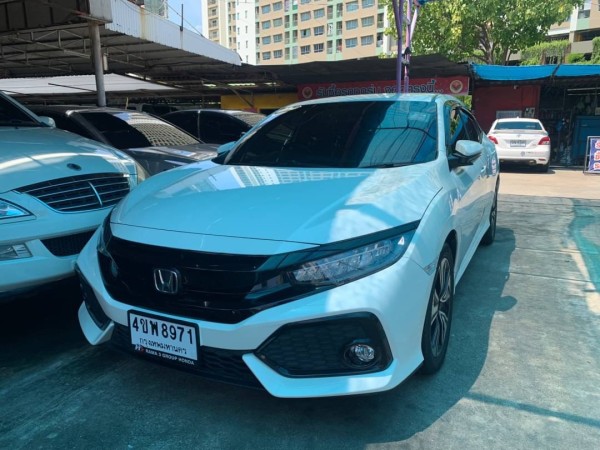 2018 Honda Civic Hatchback สีขาว