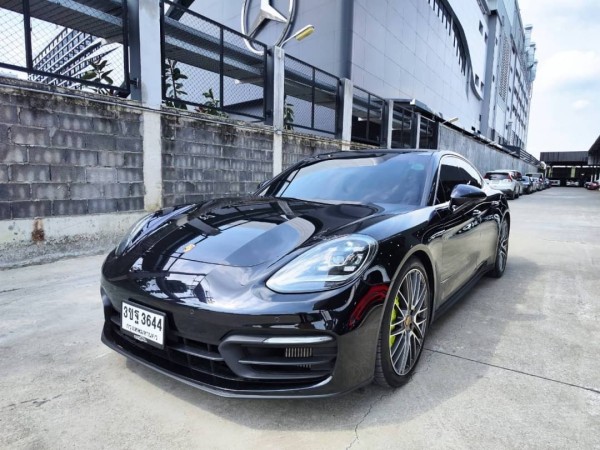 2021 Porsche Panamera สีดำ