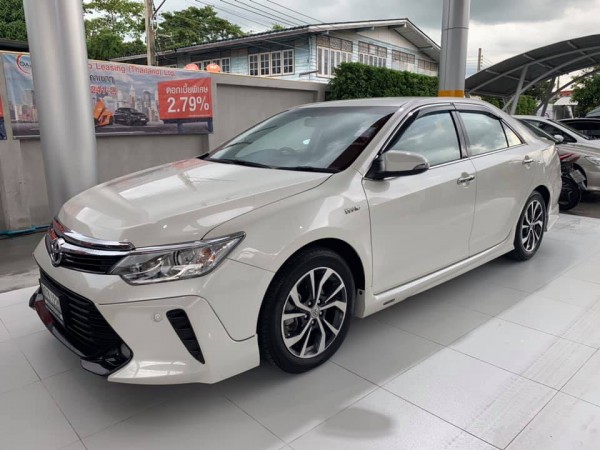 Toyota Camry (XV50) ไมเนอร์เชนจ์ 15-18 ปี 2017 สีขาว