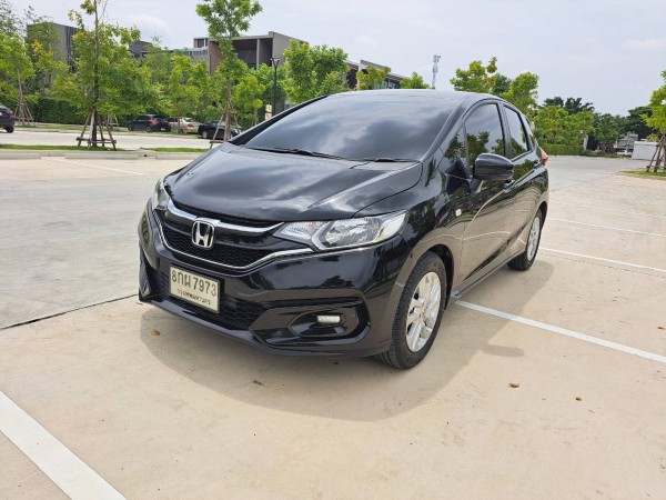 HONDA JAZZ 1.5V+ GK ปี2019แท้ ไมล์น้อย36,000 เพิ่งเปลี่ยนยางใหม่ เข้าศูนย์ตลอด มือเดียว สภาพใหม่มากกลิ่นใหม่ยังอยู่