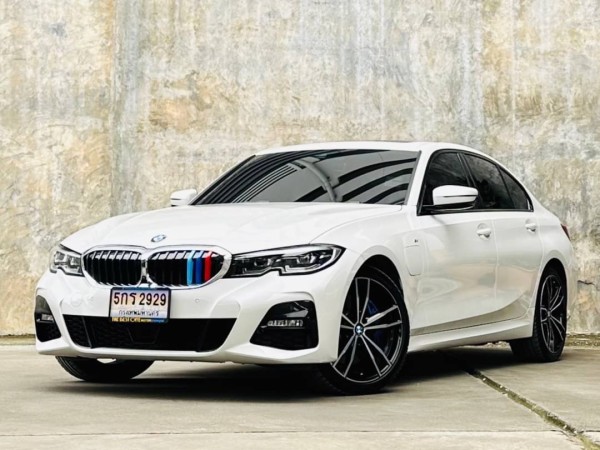 2021 BMW 330e M Sport Plug-in Hybrid โฉม G20 สีขาว