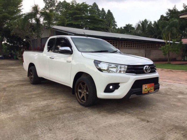 Toyota Hilux Revo Double cab สีขาว