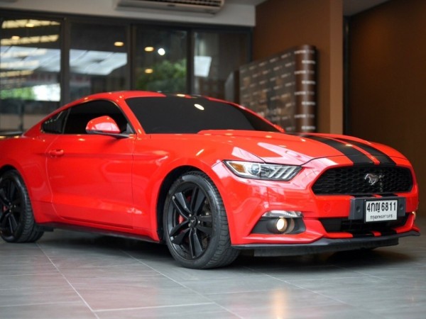 2016 Ford Mustang สีแดง